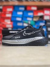Road Running Low-Top Sneakers