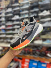 Road Running Low-Top Sneakers