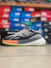 Road Running Low-Top Sneakers