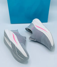 Skechers Women's Max Cushioning Arch Fit Fluidity