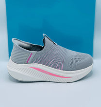 Skechers Women's Max Cushioning Arch Fit Fluidity