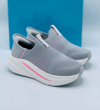 Skechers Women's Max Cushioning Arch Fit Fluidity