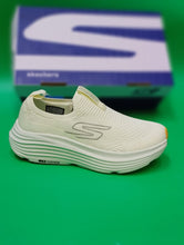 Skechers Max Cushioning Endeavour