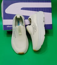 Skechers Max Cushioning Endeavour