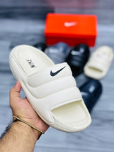 NKE Icon Classic Slides