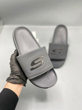 Sketchers - Flip Flops