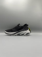 Sketchers - Max Cushioning Arch Fit Myr Running Shoe