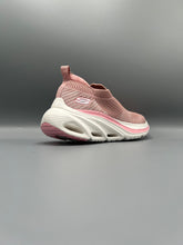 Sketchers - Max Cushioning Arch Fit Myr Running Shoe