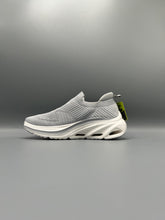 Sketchers - Max Cushioning Arch Fit Myr Running Shoe