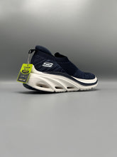 Sketchers - Max Cushioning Arch Fit Myr Running Shoe