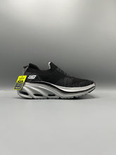 Sketchers - Max Cushioning Arch Fit Myr Running Shoe