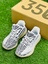 Adid - Yeezy Boost 350 V2 - White