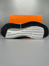 Nike Revolution 9