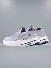 Sketchers - Max Cushioning Hyper Burst