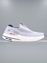 Sketchers - Max Cushioning Hyper Burst