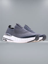 Sketchers - Max Cushioning Hyper Burst