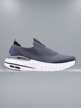 Sketchers - Max Cushioning Hyper Burst