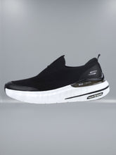 Sketchers - Max Cushioning Hyper Burst