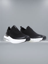 Sketchers - Max Cushioning Hyper Burst