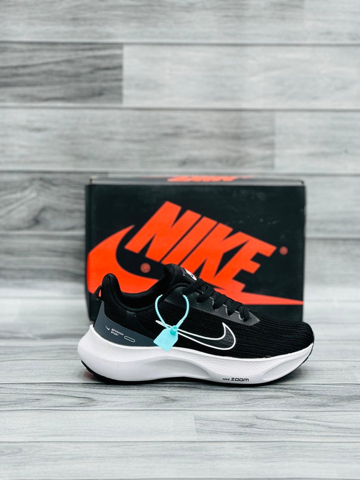 zoom sports shoes