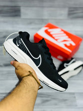 NKE - Air Zoom Vomero 17