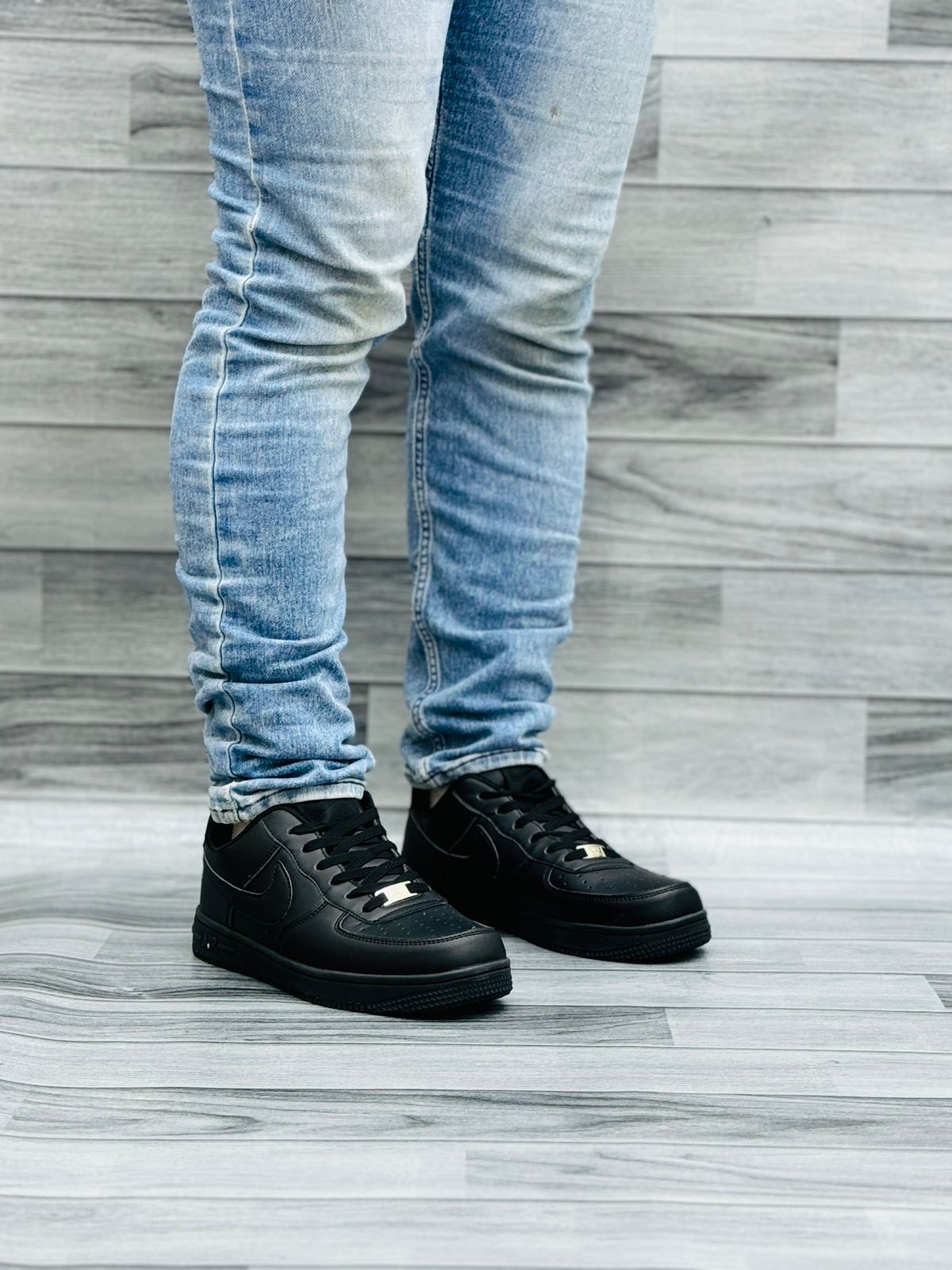 all black air force 1 on feet