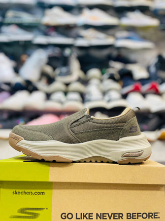 Sketchers - Arch Fit