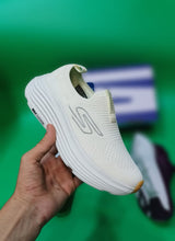 Skechers Max Cushioning Endeavour