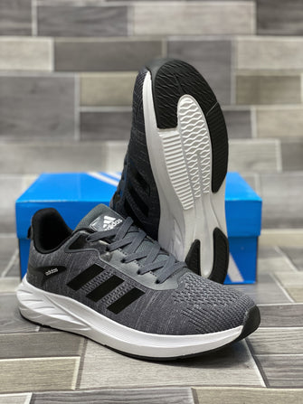 Adiddas - Running Shoes