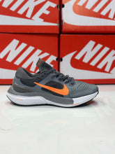 NKE - Air Zoom Vomero 16