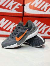 NKE - Air Zoom Vomero 16