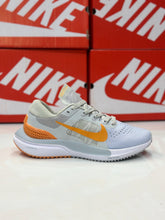 NKE - Air Zoom Vomero 16