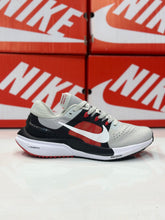 NKE - Air Zoom Vomero 16