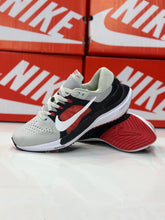 NKE - Air Zoom Vomero 16