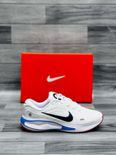 NKE - Journey Run Running Shoes