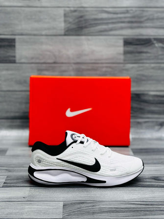 NKE - Journey Run Running Shoes