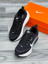 Nike ZoomX Vomero GORE-TEX Running Shoes