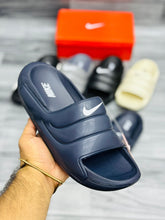 NKE Icon Classic Slides