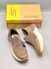 Skechers Max Protect slip-in