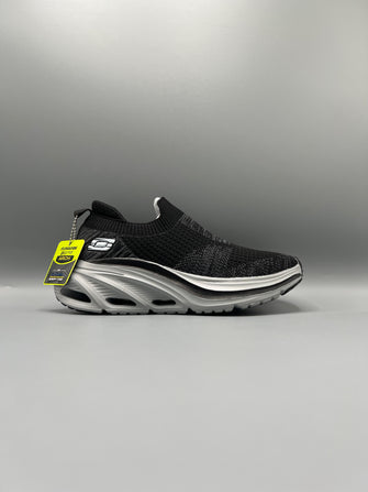 Sketchers - Max Cushioning Arch Fit Myr Running Shoe